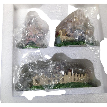 1998 Relaxing in a Garden (Department 56) 53307