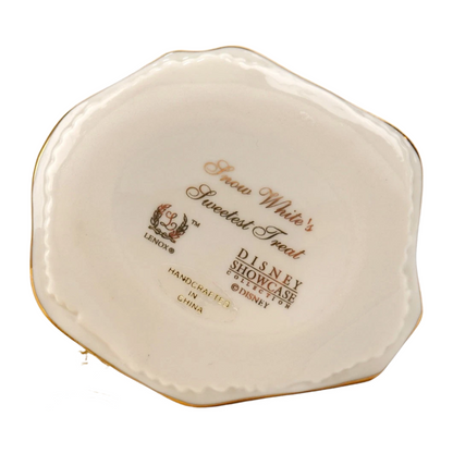 2002 Snow White’s Sweetest Treat (Disney Showcase)