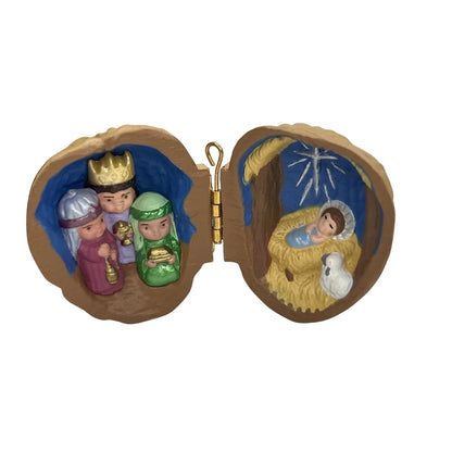 1991 Nutshell Nativity Hallmark Ornament (Vintage) QX5176