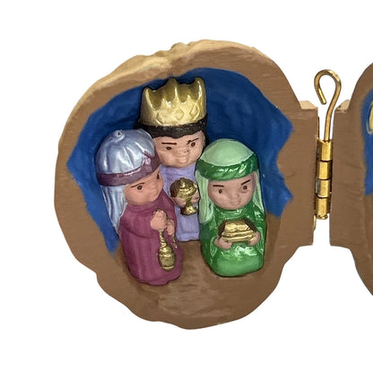 1991 Nutshell Nativity Hallmark Ornament (Vintage) QX5176