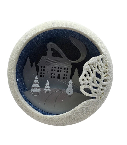 2013 A December To Remember Hallmark Ornament (Snowmen) QXG1042