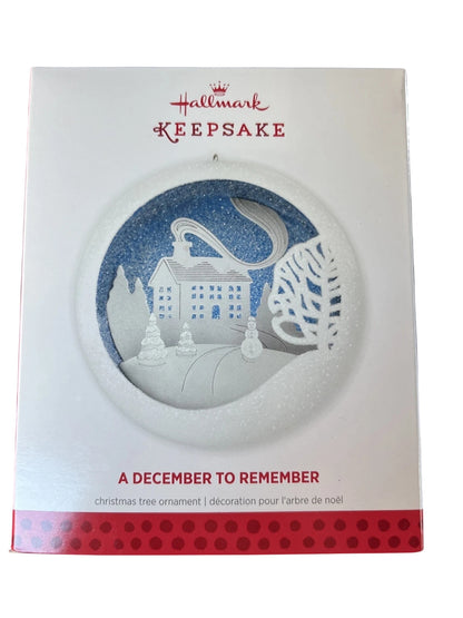 2013 A December To Remember Hallmark Ornament (Snowmen) QXG1042