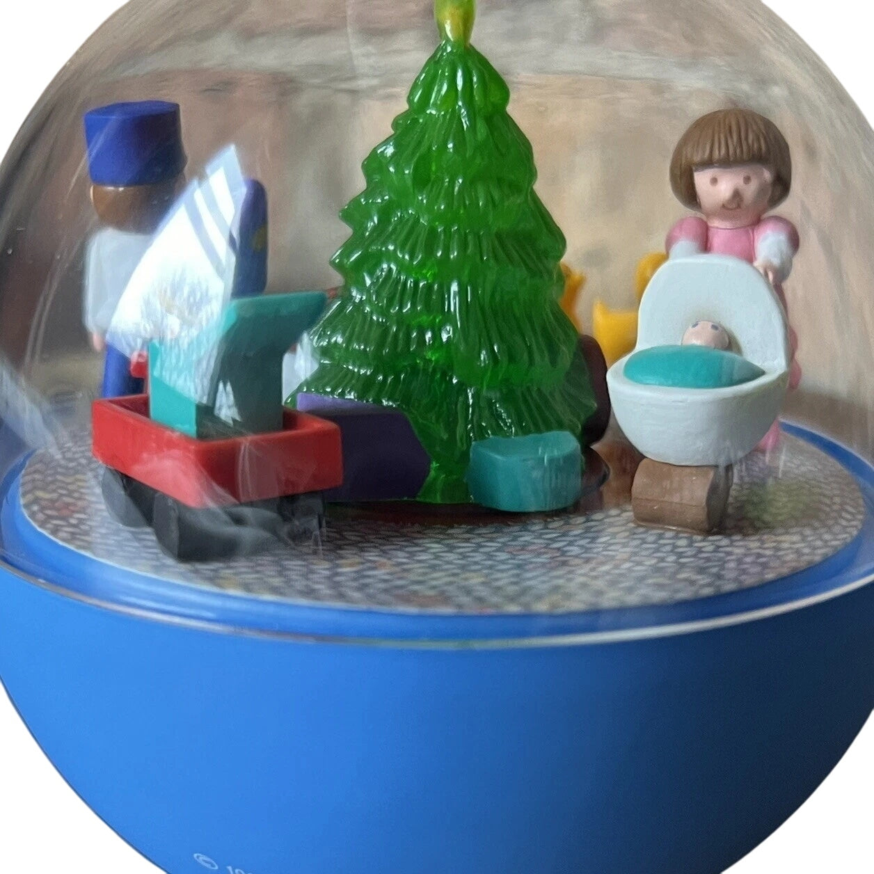 1988 Parade of the Toys Hallmark Ornament (Magic Globe) QLX7194