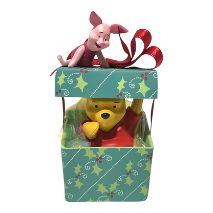 2011 A Big Present for Piglet (Winnie the Pooh)