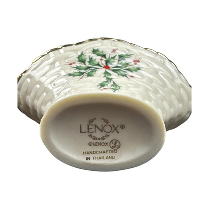 Elegant Porcelain Jar Ornament for Holiday Decor Image6