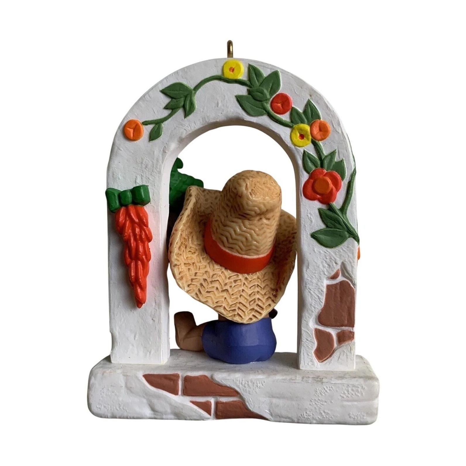 Feliz Navidad Hallmark Ornament (Windows of the World) QX4902 Image3
