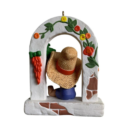 Feliz Navidad Hallmark Ornament (Windows of the World) QX4902 Image3