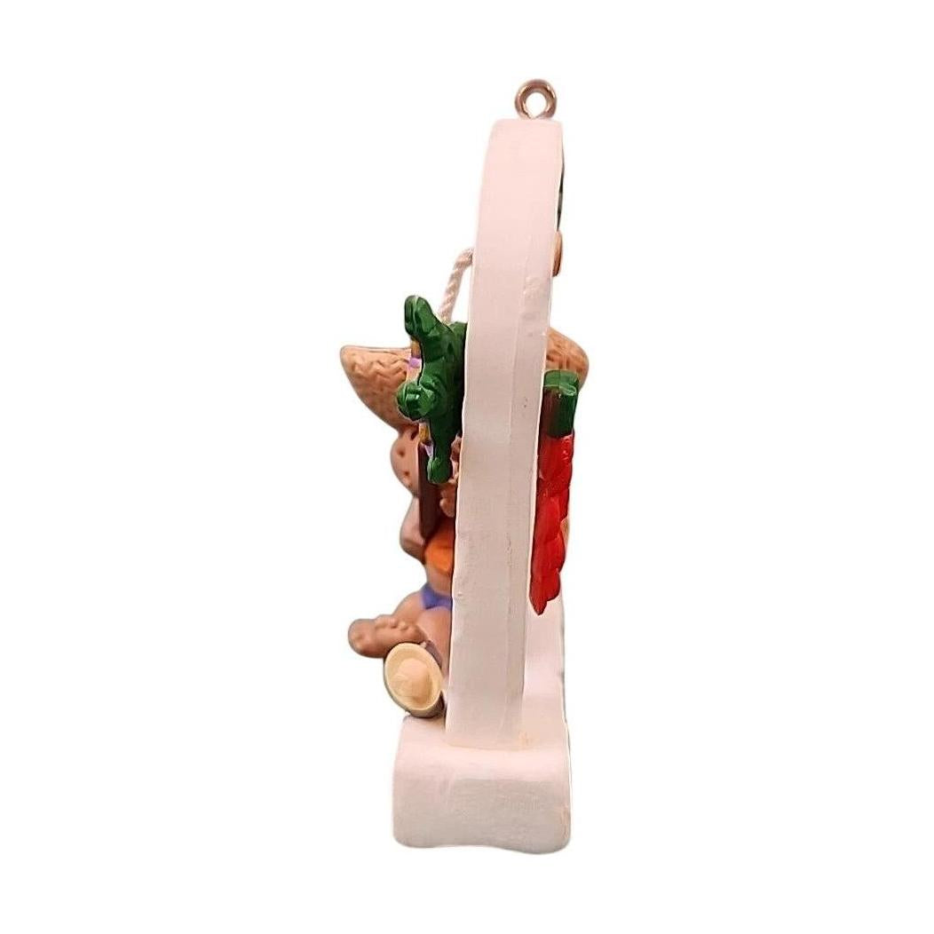 Feliz Navidad Hallmark Ornament (Windows of the World) QX4902 Image5