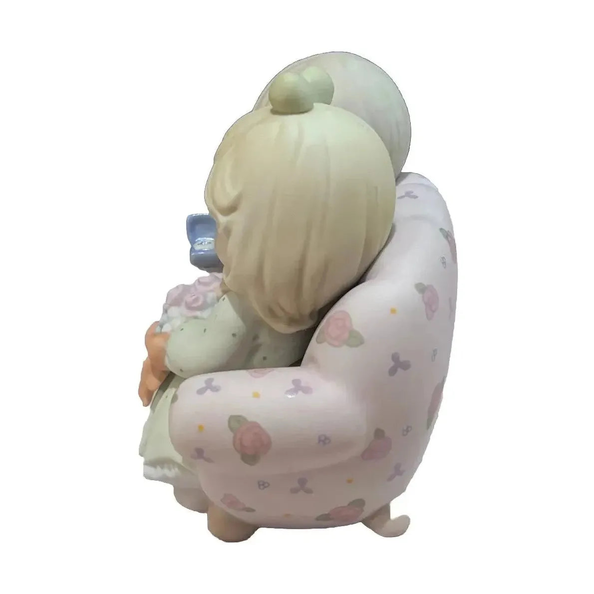 Handcrafted Precious Moments Wedding Figurine: A Symbol of Love and Commitment Image5