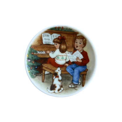 1992 Sweet Holiday Harmony (Collector's Plate)