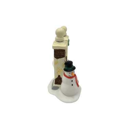 1989 Village Sign with Snowman (Heritage Village Series – Department 56, Item #1341354)