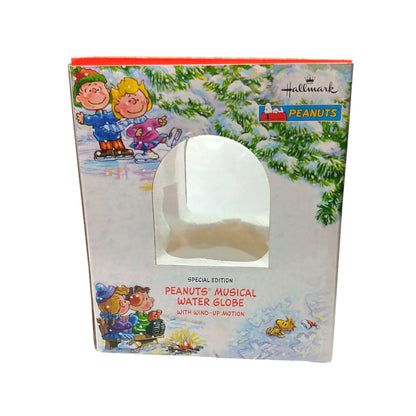 2000 Peanuts Musical Water Globe with Wind-Up Motion (Peanuts)