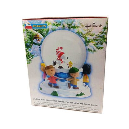 2000 Peanuts Musical Water Globe with Wind-Up Motion (Peanuts)