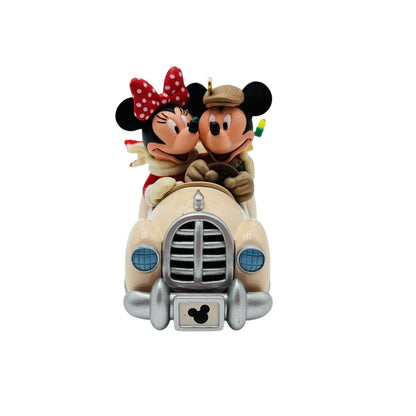 2004 World-Class Shoppers (Mickey and Minnie)