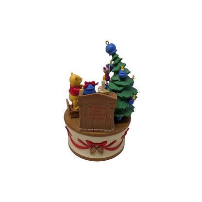 2005 Getting Ready for Christmas (Winnie the Pooh)