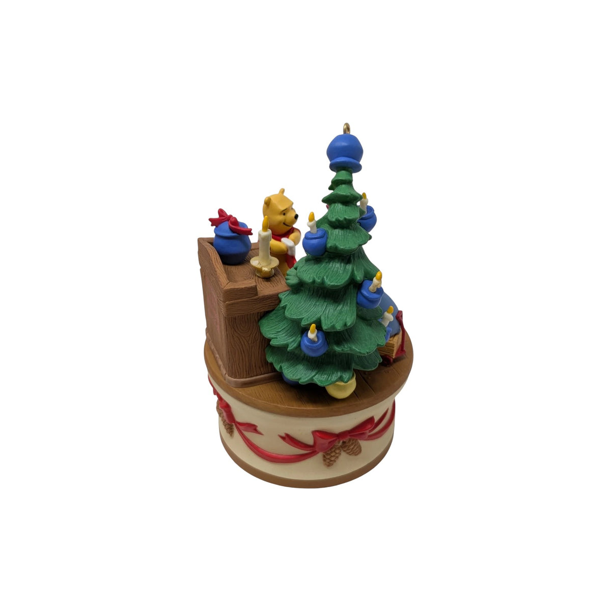 2005 Getting Ready for Christmas (Winnie the Pooh)