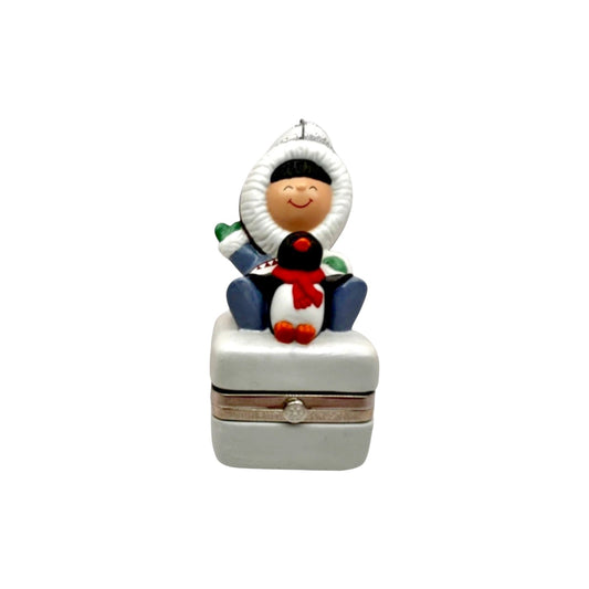 2002 Frosty Friends Porcelain Box (Frosty Friends)