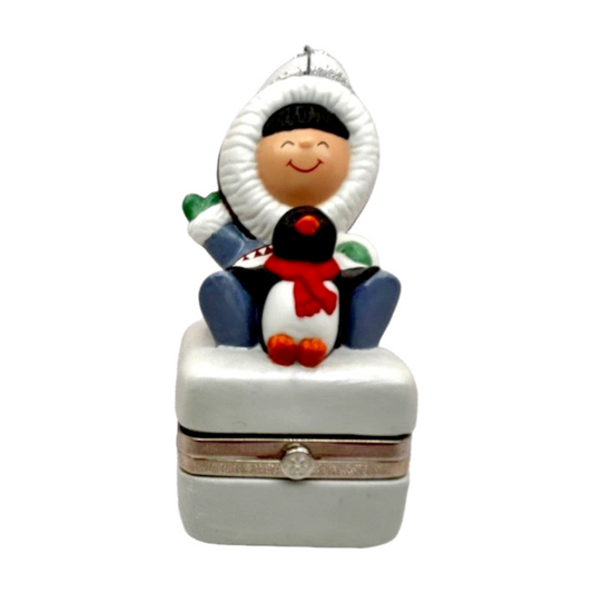 2002 Frosty Friends Porcelain Box (Frosty Friends)