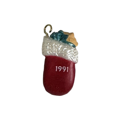 1991 Kitty in a Mitty (Mitten)