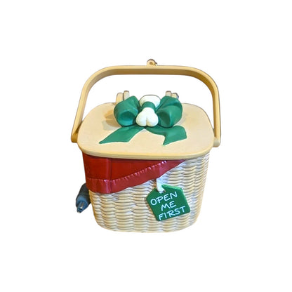 1994 Peekaboo Pup Hallmark Ornament (Puppy) QLX7423 Image3