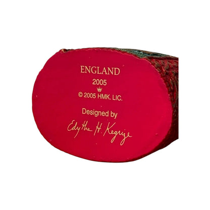 2005 England (Santa's from Around the World)