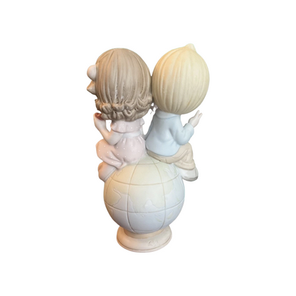 2010 Share the Gift of Love (Precious Moments)