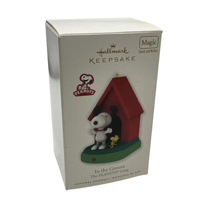 2010 In the Groove (Peanuts)