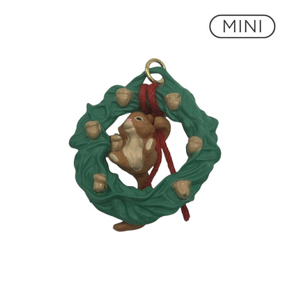 1990 Acorn Wreath (Chipmunk & Squirrel)
