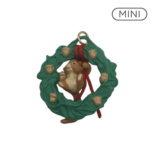 1990 Acorn Wreath (Chipmunk & Squirrel)