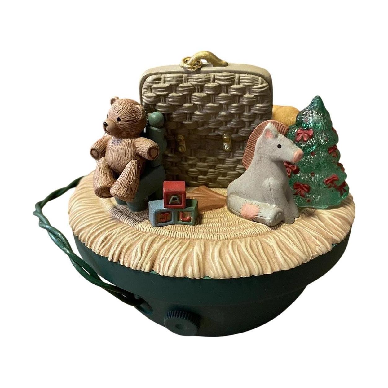 1994 Victorian Toy Box (Toys and Games)