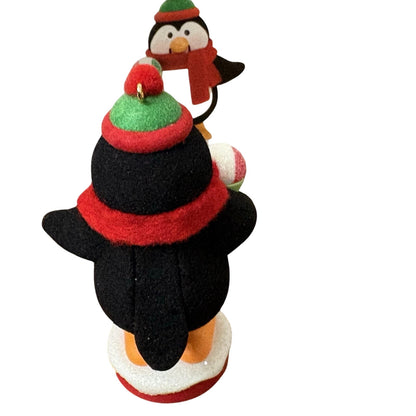 2010 Noel Nutcracker 3F - Snow Happy To Serve (Penguin)