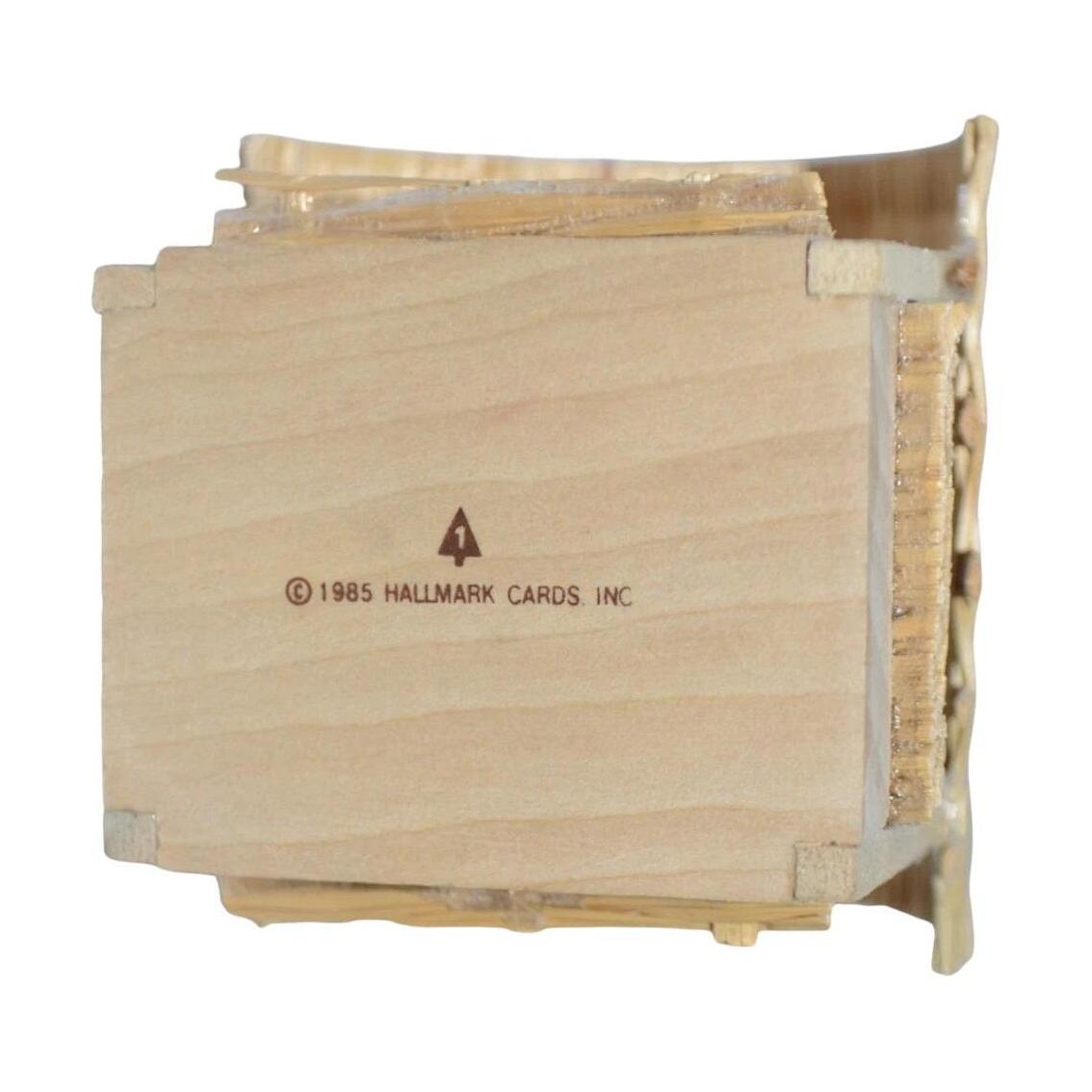 1985 Wood and Woven straw (Miniature Creche)